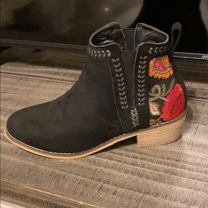 Tiara Black Embroidered Flower Topa Ankle Boot